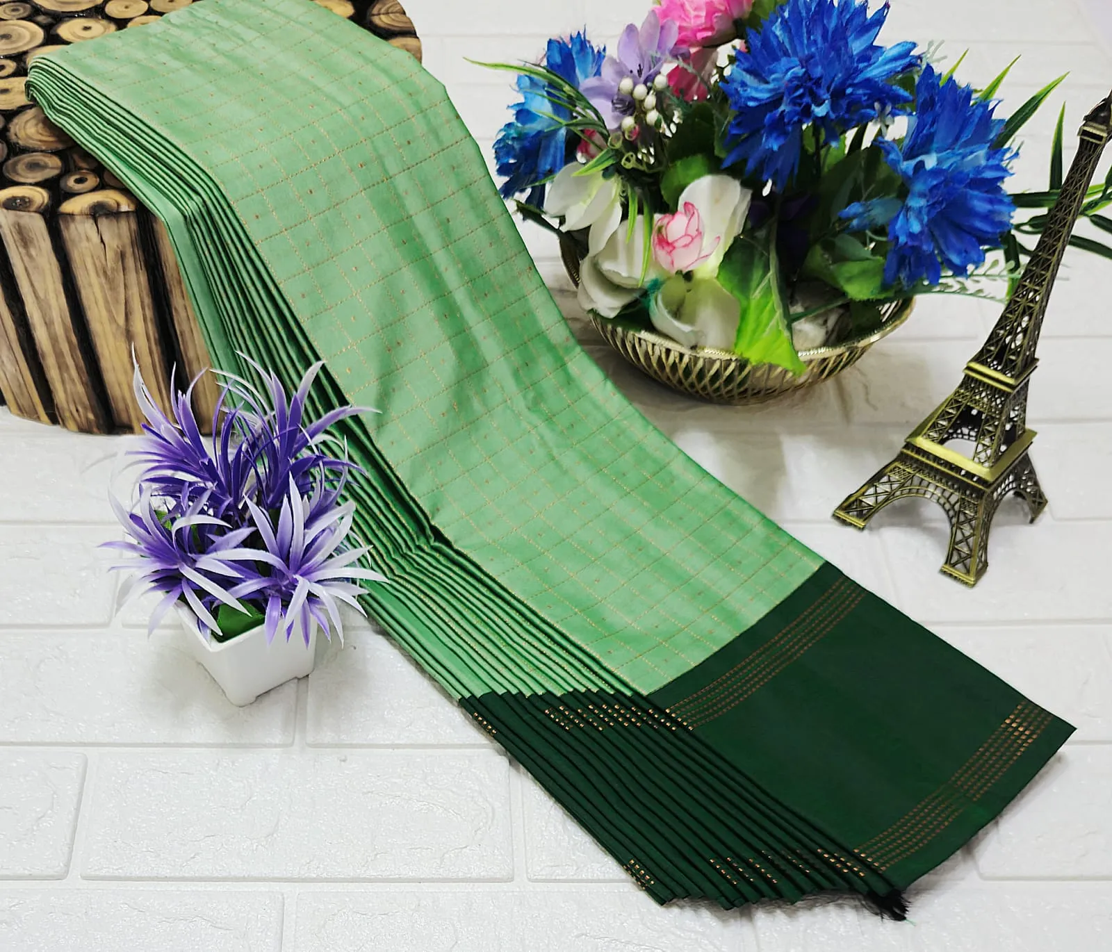 Grand Gridline Tower Butta Soft Silk Saree